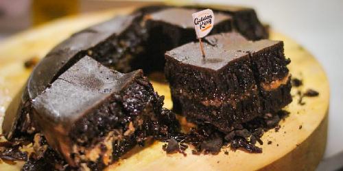 Martabak GoldenKing Kuripan Kidul: Kenikmatan yang Menggoda di Jantung Cilacap